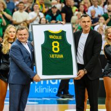 Per rungtynes su Sakartvelu – trijų Lietuvos krepšinio rinktinės legendų pagerbimas