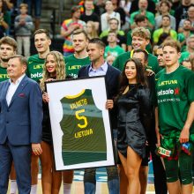Per rungtynes su Sakartvelu – trijų Lietuvos krepšinio rinktinės legendų pagerbimas
