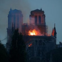 Paryžiaus katedros gaisro židinys buvo netoli smailės, nustatė policija