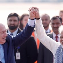 Indijoje vyksta pirmasis per 15 metų Izraelio premjero vizitas