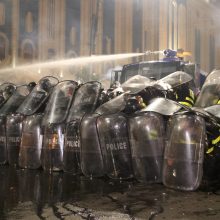 Protestai Tbilisyje virto Gruzijos parlamento šturmu: sužeista per 50 žmonių