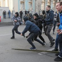 Kijeve protestuotojams susirėmus su policija sužeisti 19 žmonių