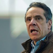 Niujorko gubernatorius: neatsistatydinsiu dėl mestų kaltinimų seksualiniu priekabiavimu
