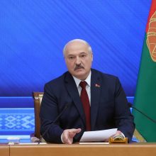 Vis garsiau skamba raginimai išduoti TBT arešto orderį A. Lukašenkai dėl Ukrainos vaikų