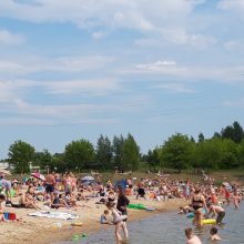 Kauniečiai sugužėjo į Lampėdžio paplūdimį: poilsiautojų – tarsi Palangoje