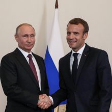 Emmanuelis Macronas ir Vladimiras Putinas