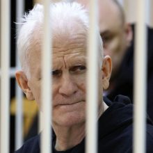 Nobelio komitetas: A. Bialiackiui skirta įkalinimo bausmė – politiškai motyvuota
