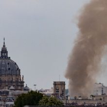 Po sprogimo ir didelio gaisro Paryžiaus centre sužeisti 24 žmonės, iš jų keturi sunkiai 