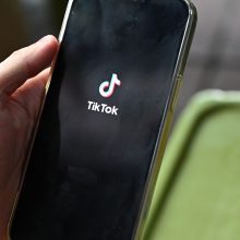 ES įspėja „TikTok“ dėl neteisėto turinio ir dezinformacijos