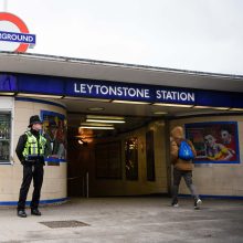 Britų policija tiria „teroristinį“ išpuolį Londono metropolitene