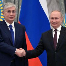 V. Putinas išreiškė palaikymą Kazachstano prezidentui per pirmąjį susitikimą po neramumų