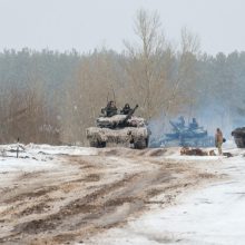 Prasidėjus rusų ir baltarusių pratyboms, pasikalbėjo JAV ir Baltarusijos kariuomenių vadai