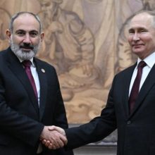 Armėnijos premjeras telefonu kalbėjosi su V. Putinu dėl padėties Kalnų Karabache