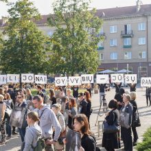 Protestas prie Seimo: parlamentarams parodyti gyvūnų lavonai
