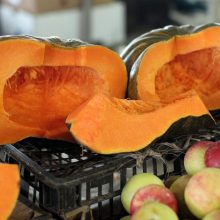 Pirkėjas pasipiktino vaisių ir daržovių kainomis turguje