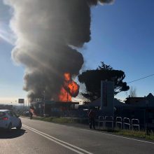Italija: per sprogimą degalinėje žuvo du žmonės, dar keliolika nukentėjo