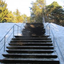 Klastingo laiptų barjero neliko: slidžios plytelės pakeistos, pastatyti turėklai