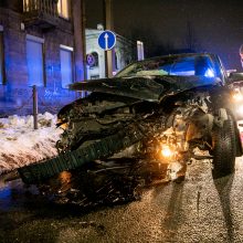 Avarija Kauno centre: automobiliai – suknežinti, vairuotojai nesutarė dėl kaltės