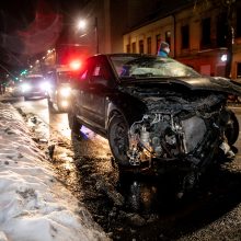 Avarija Kauno centre: automobiliai – suknežinti, vairuotojai nesutarė dėl kaltės