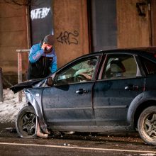 Avarija Kauno centre: automobiliai – suknežinti, vairuotojai nesutarė dėl kaltės