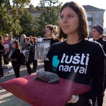 Protestas prie Seimo: parlamentarams parodyti gyvūnų lavonai