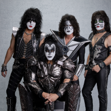 „Kiss“ pranešė nukelianti pasaulinių gastrolių koncertus Europoje