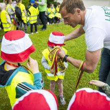 Šimtai vaikų sportavo ir Vaikų gynimo dieną šventė Prezidentūros kiemelyje