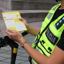 Kauno pareigūnai primena apie saugų keliavimą dviračiais ir paspirtukais: išvengsite nelaimių