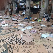 L. Pernavas pasidalijo vaizdais po protestų Londone