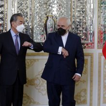 Iranas ir Kinija pasirašė 25 metų bendradarbiavimo susitarimą