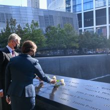 Prezidento vizitas Niujorke prasidėjo Rugsėjo 11-osios teroro aukų pagerbimu