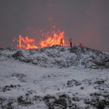 Išsiveržęs Islandijos ugnikalnis toliau rimsta