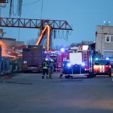 Kilus gaisrui Vilniuje, NVSC rekomenduoja šalia esančioms įstaigoms ugdymą tęsti nuotoliu