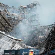 Po gaisro sugriuvo Kopenhagos biržos pastato fasadas