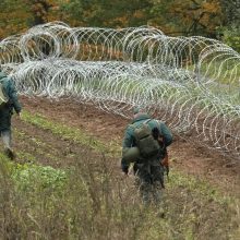 ET ragina ištirti nehumanišką elgesį su pabėgėliais Latvijos ir Baltarusijos pasienyje