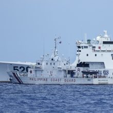Kinija teigia, kad Filipinų provokuojantys veiksmai vos nenulėmė laivų susidūrimo