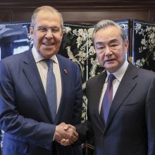 Kinijos vyriausiasis diplomatas: Pekinas ketina stiprinti ryšius su Rusija