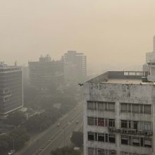 Indijos sostinėje bus uždarytos mokyklos dėl miestą dusinančio pavojingo smogo