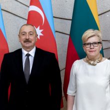 Premjerė sako matanti svarbų Azerbaidžano vaidmenį užtikrinant sankcijas Rusijai