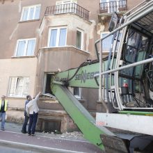 Neįtikėtina: Klaipėdoje į butą įgriuvo krano strėlė