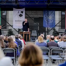 Kauniečius subūrė gyvojo klasiko J. Erlicko kandus humoras