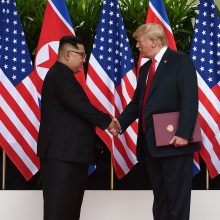 D. Trumpas ir Kim Jong Unas pasirašė svarbų dokumentą: paaiškėjo jo detalės