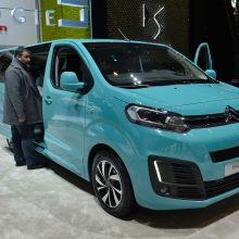 Ženeva žvelgia į automobilių ateitį