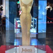 Istorinė M. Monroe suknelė parduota už 4,8 mln. dolerių