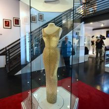 Istorinė M. Monroe suknelė parduota už 4,8 mln. dolerių