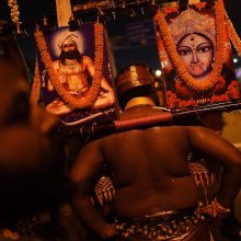 Malaizijoje tūkstančiai hinduistų dalyvauja spalvingoje Taipusamo šventėje