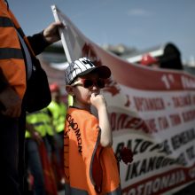 Tarptautinę darbo dieną pasaulyje – audringos demonstracijos