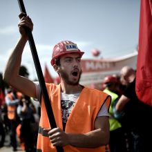 Tarptautinę darbo dieną pasaulyje – audringos demonstracijos