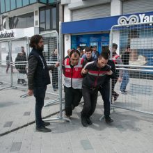 Tarptautinę darbo dieną pasaulyje – audringos demonstracijos