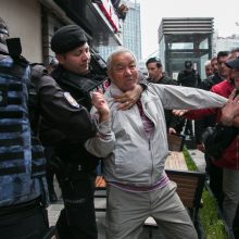 Tarptautinę darbo dieną pasaulyje – audringos demonstracijos